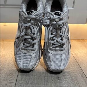 Nike Men's Gray Mesh Sneakers